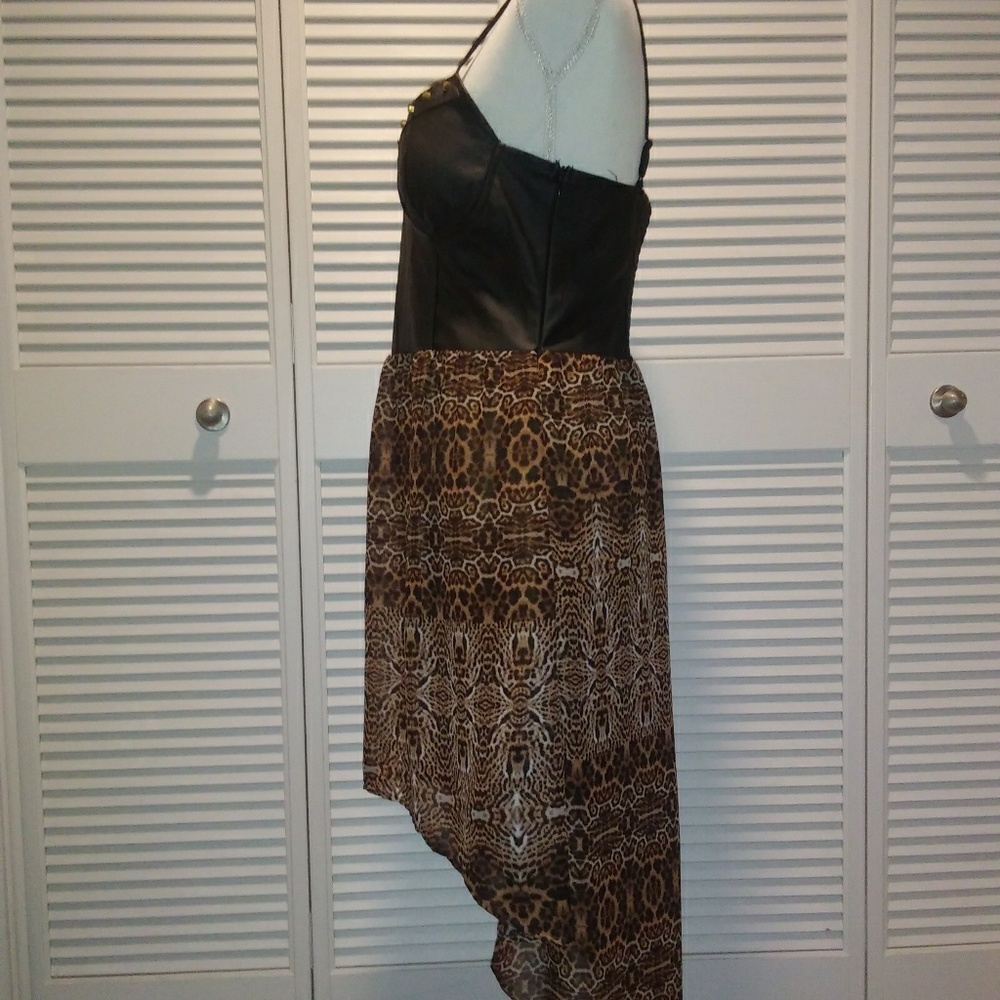 DRESS  (NEW) - Picture 4 of 5